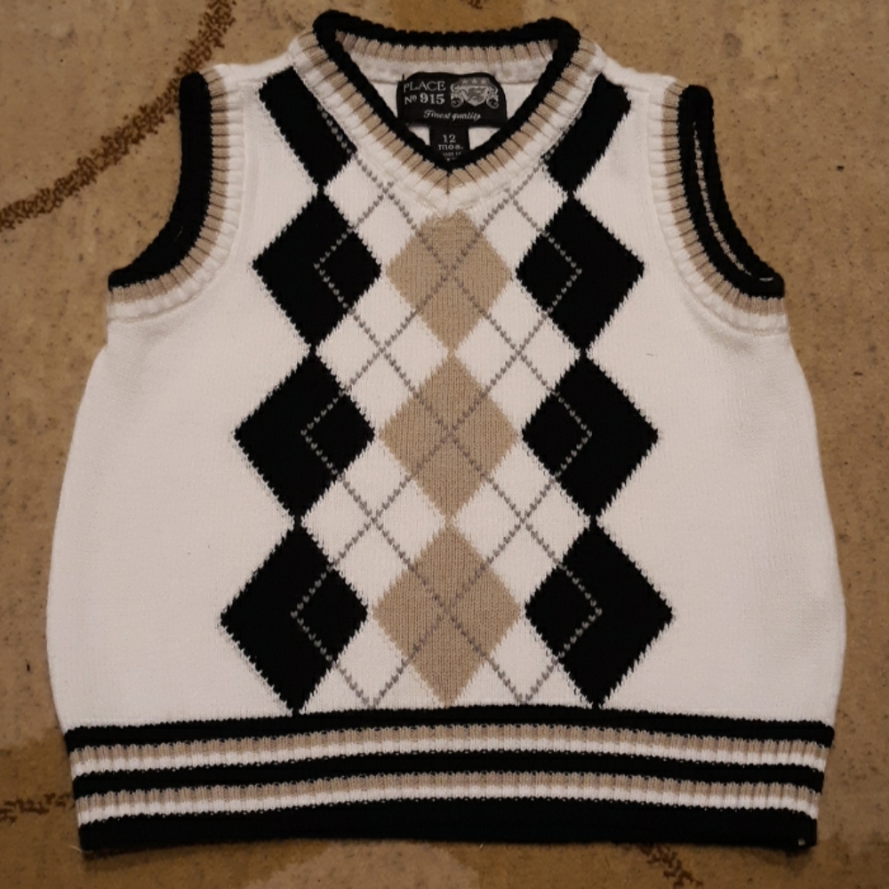 #563 Childrens Place vest. Size:12 months